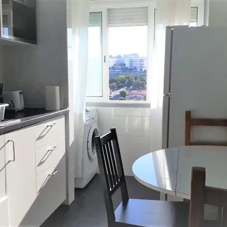 Twin Sharing Furnished Near The River And Brao De Prata Station Affittacamere
